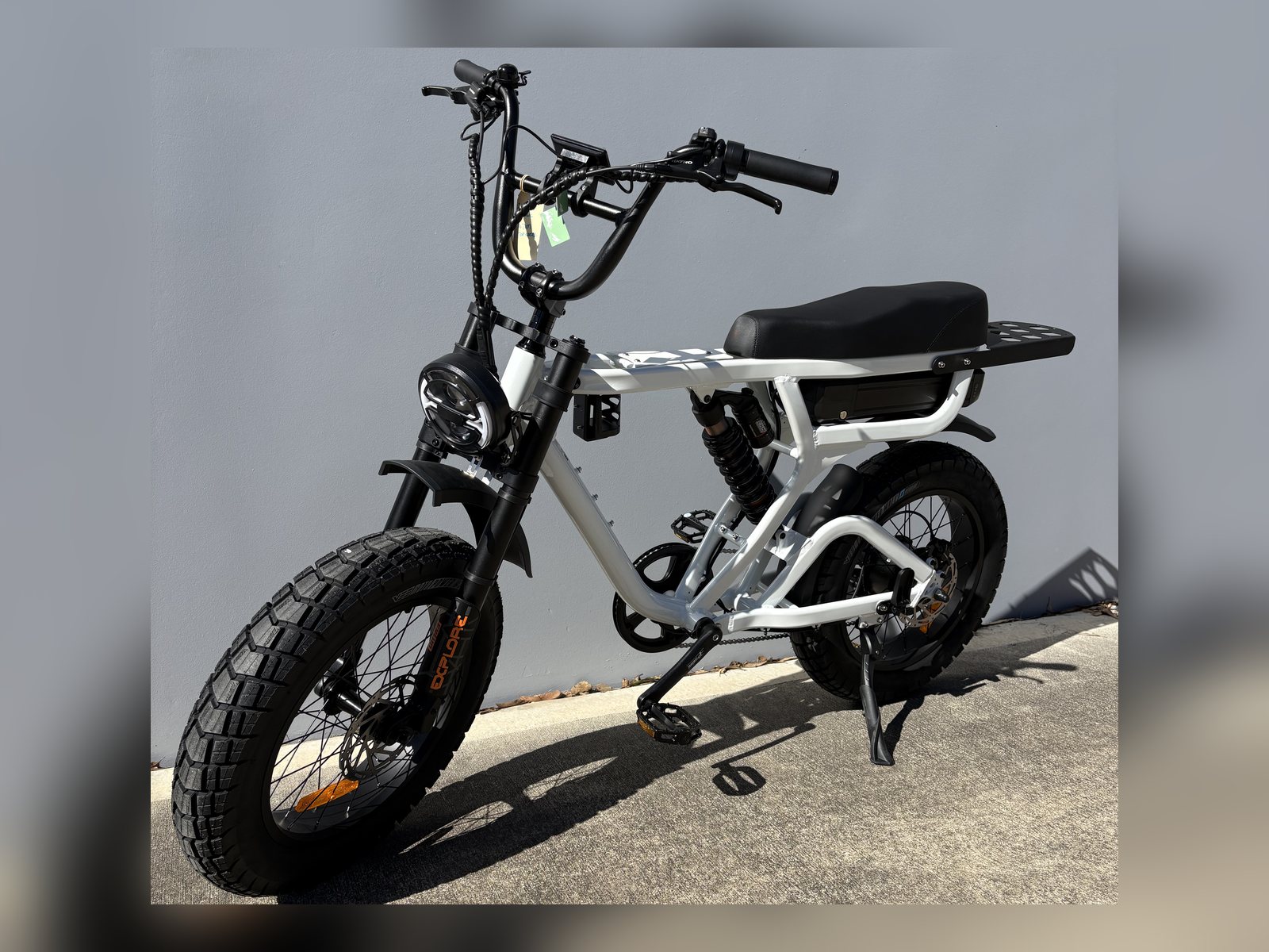 Shoreline Explorer 500 electric bike in gloss white
